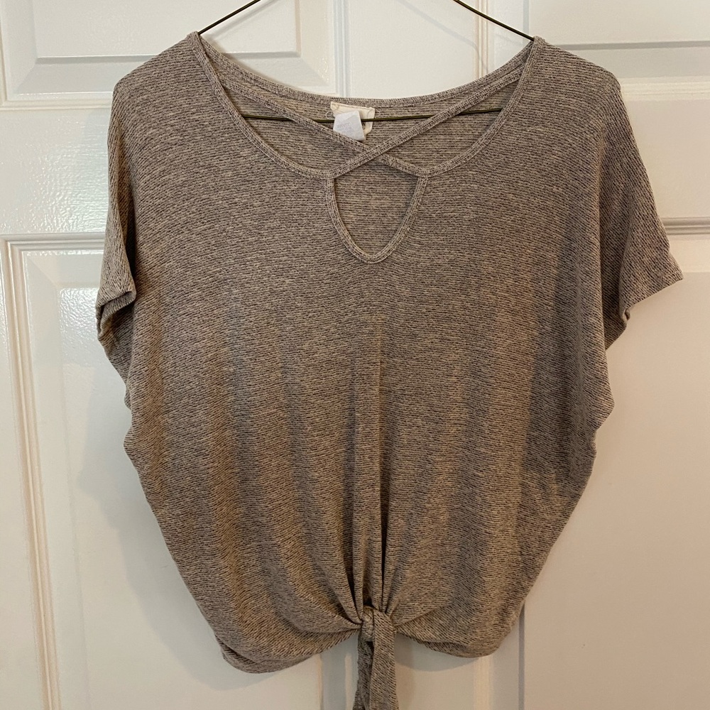 Loose cross neck shirt with tie